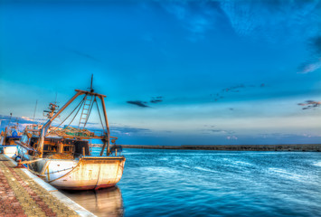 Obraz premium hdr fishing boat