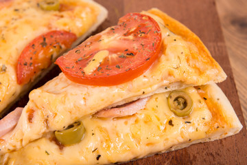 pizza with ham and cheese