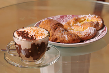 cappuccino e cornetto