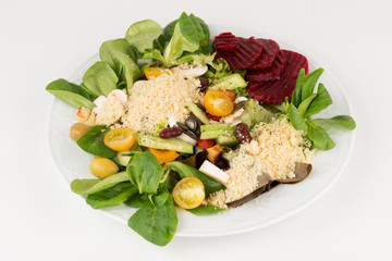 Gemischter Salat mit Kuskuss