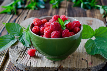 Fresh raspberries in a bowl