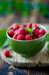 Fresh raspberries in a bowl