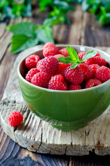 Fresh raspberries in a bowl
