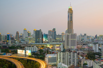 Fototapeta na wymiar Bangkok Cityscape at twilight with main traffic