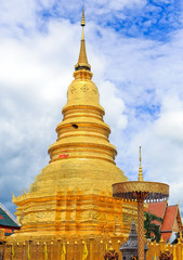 Fototapeta premium Wat Phrathat Hariphunchai Temple, Lampoon, Thailand