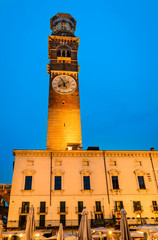Obraz premium Verona, Lamberti Tower twilight