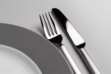 Fototapeten Geschirr mit Teller, Messer und Gabel © ungermedien