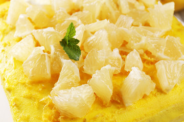 Tasty lemon cake, close up