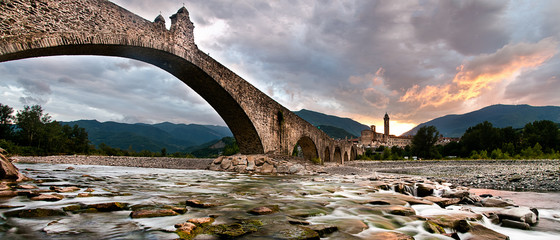 Bridge of Bobbio - obrazy, fototapety, plakaty