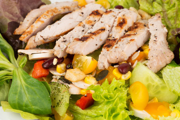 Salat mit Putenstreifen