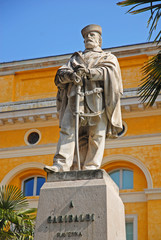 Naklejka premium Italy, downtown Ravenna Garibaldi statue.