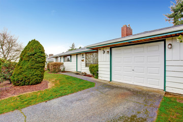 House with garage and driveway