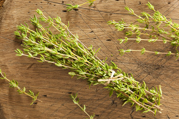 Raw Organic Green Thyme