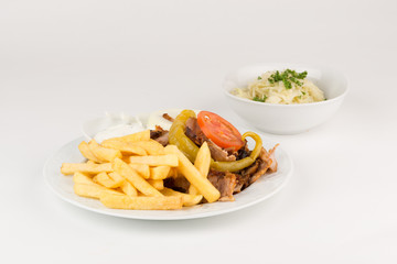 Gyrosteller mit Pommes