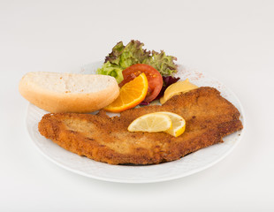 Kotelett paniert mit Brot und Senf