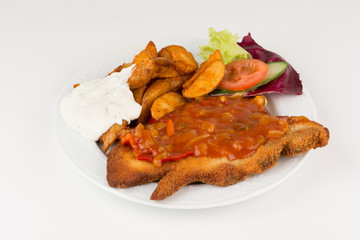 Kotelett mit Kartoffelspalten