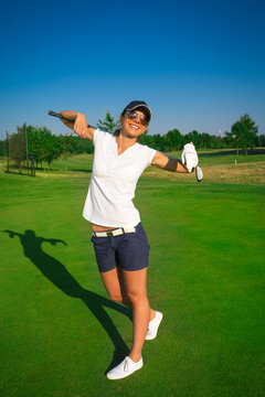 Attractive young woman playing golf