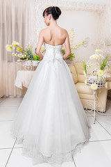 Fototapeta na wymiar beautiful and fashion bride in interior