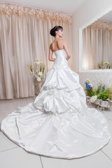 Fototapeta premium beautiful and fashion bride in interior