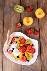 Fresh fruits salad with ice cream