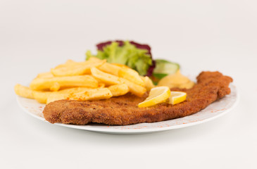Schnitzel mit Pommes