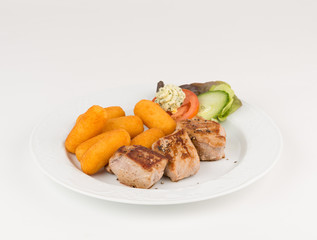 Schweinemedaillions mit Kroketten