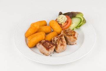 Schweinemedaillions mit Kroketten