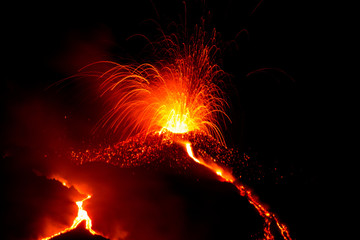 Fototapeta na wymiar eruzione etna