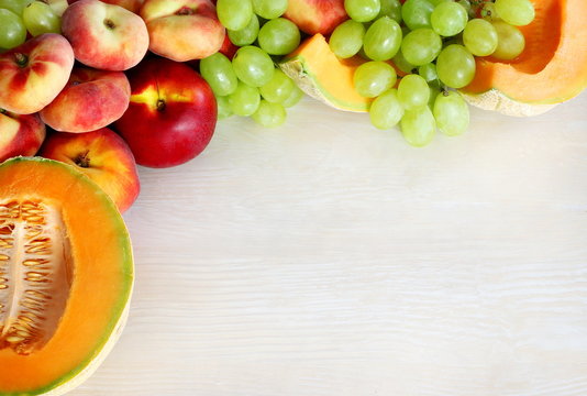 cornice di frutta estiva