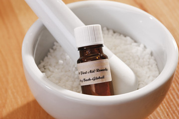 Bach-Blütentherapie Globuli in Mörser