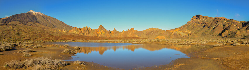 Fototapeta premium Panorama des Vulkan Teide und Caldera Las Canadas auf Teneriffa