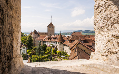 Murten, historische Altstadt, Schloss, Stadtmauer, Schweiz