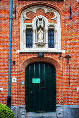 Obraz premium Entrance to the one of typical traditional houses in Bruges