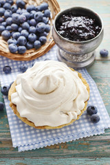 Pavlova with blueberries
