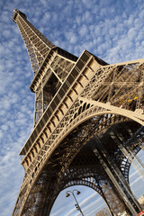 Fototapeta na wymiar Eiffel Tower in Paris on the winter with the white clouds