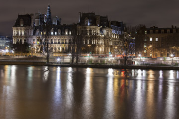 Fototapeta na wymiar Sena river in the night on Paris