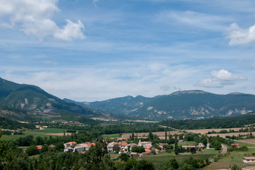 Fototapeta na wymiar paysage de montagnes - Hautes Alpes