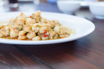 Shrimps fried with fish sauce