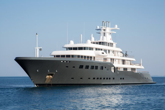 Luxus Mega Yacht: Konzept Geld und Vermögen Millionäre