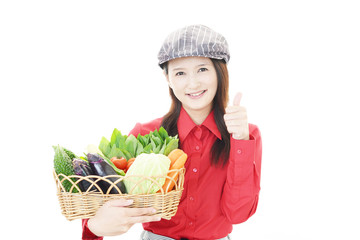 野菜を持つウェイトレス