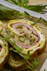 Rotolo di frittata farcito Stuffed omelette roll