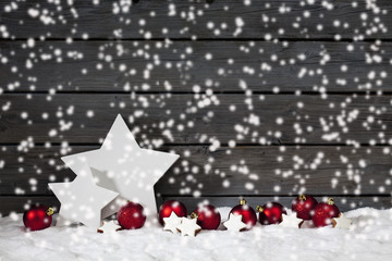 Päckchen Sternform im Schnee