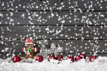 Lebkuchen Bärchen mit Zipfelmütze im Schnee