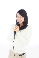 マイクを持った女性
