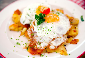 Bratkartoffeln mit Spiegelei