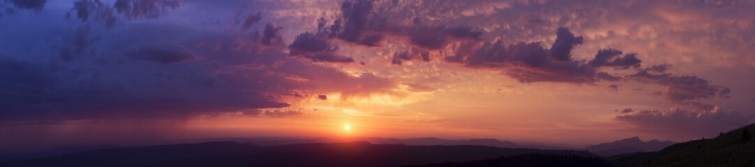 Fototapeta na wymiar Sunrise over the mountains of the Caucasus