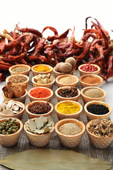 spezie varie colorate