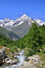 Fototapeta na wymiar View near the Matterhorn in Swiss