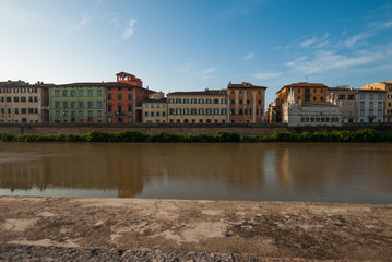 Naklejka premium Veduta dei Lungarno Gambacorti di Pisa, Italia