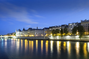 Fototapeta premium Seine River in the Evening, Paris, France